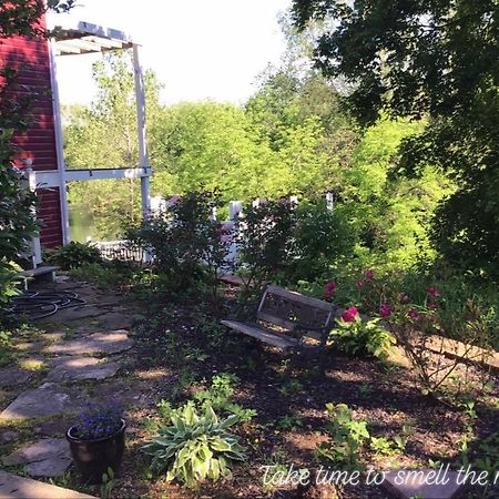 Plain & Fancy Bed & Breakfast Ironton Buitenkant foto